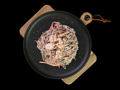 Соба с морепродуктами, сливочный соус